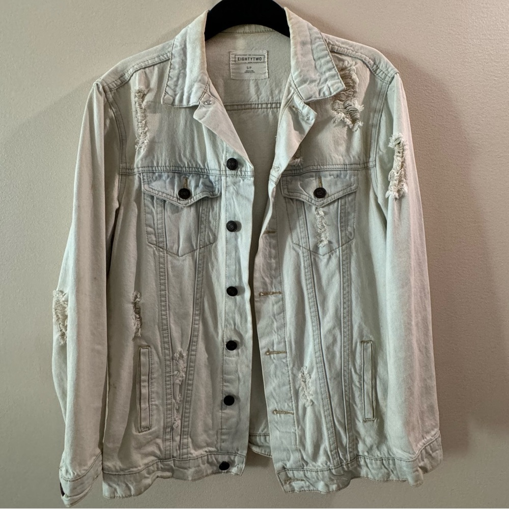 American Eagle Outfitters Light Wash Jean Jacket